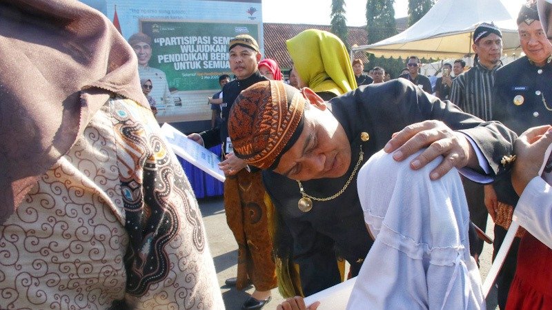 Gubernur Jateng Ahmad Luthfi Pastikan 1.100 Anak Tidak Sekolah Kembali Mengenyam Pendidikan pada 2025