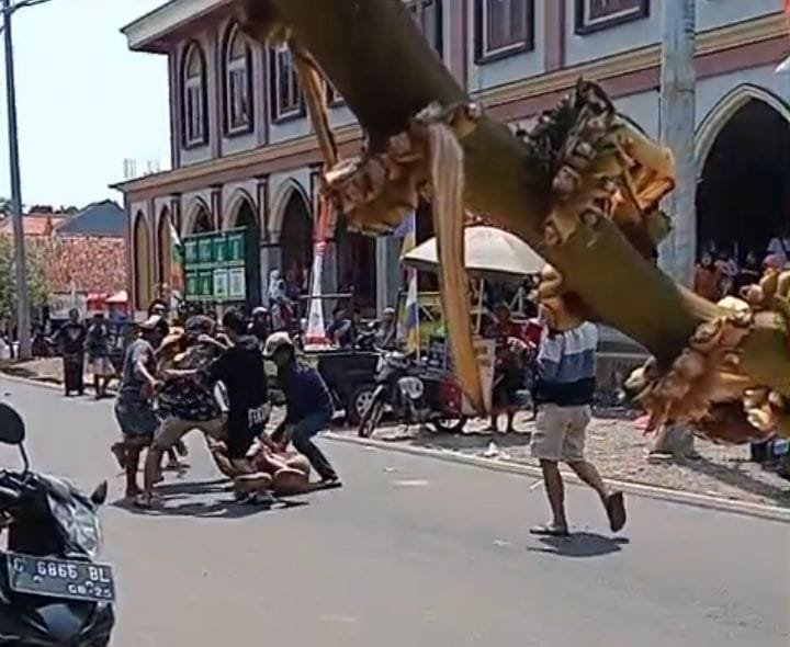 Desa Kemiri Barat Klarifikasi Insiden Karnaval: Bantah Penganiayaan Sepihak, Ungkap Versi Kejadian yang Berbeda