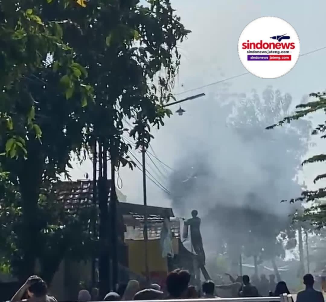 Di Duga Korsleting Listrik Rumah Warga Comal Ludes Terbakar