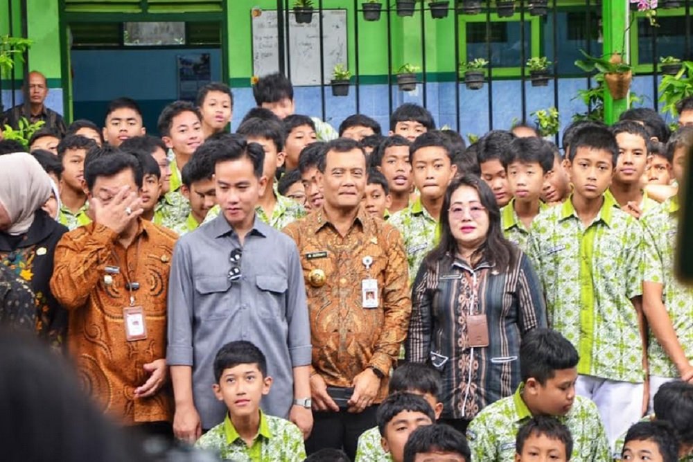 Gibran Wakil Presiden RI dan Ahmad Luthfi Gubernur Jawa Tengah Kunjungi MBG di Salatiga