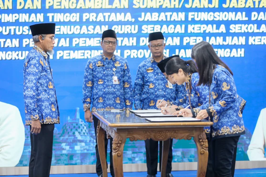 Acara Ceremonial Pelantikan Pejabat dan Penyerahan Keputusan Penugasan Pemerintah Provinsi Jawa Tengah