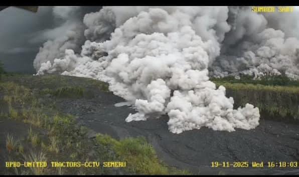 Gunung Semeru Lumajang Jawa Timur Meletus