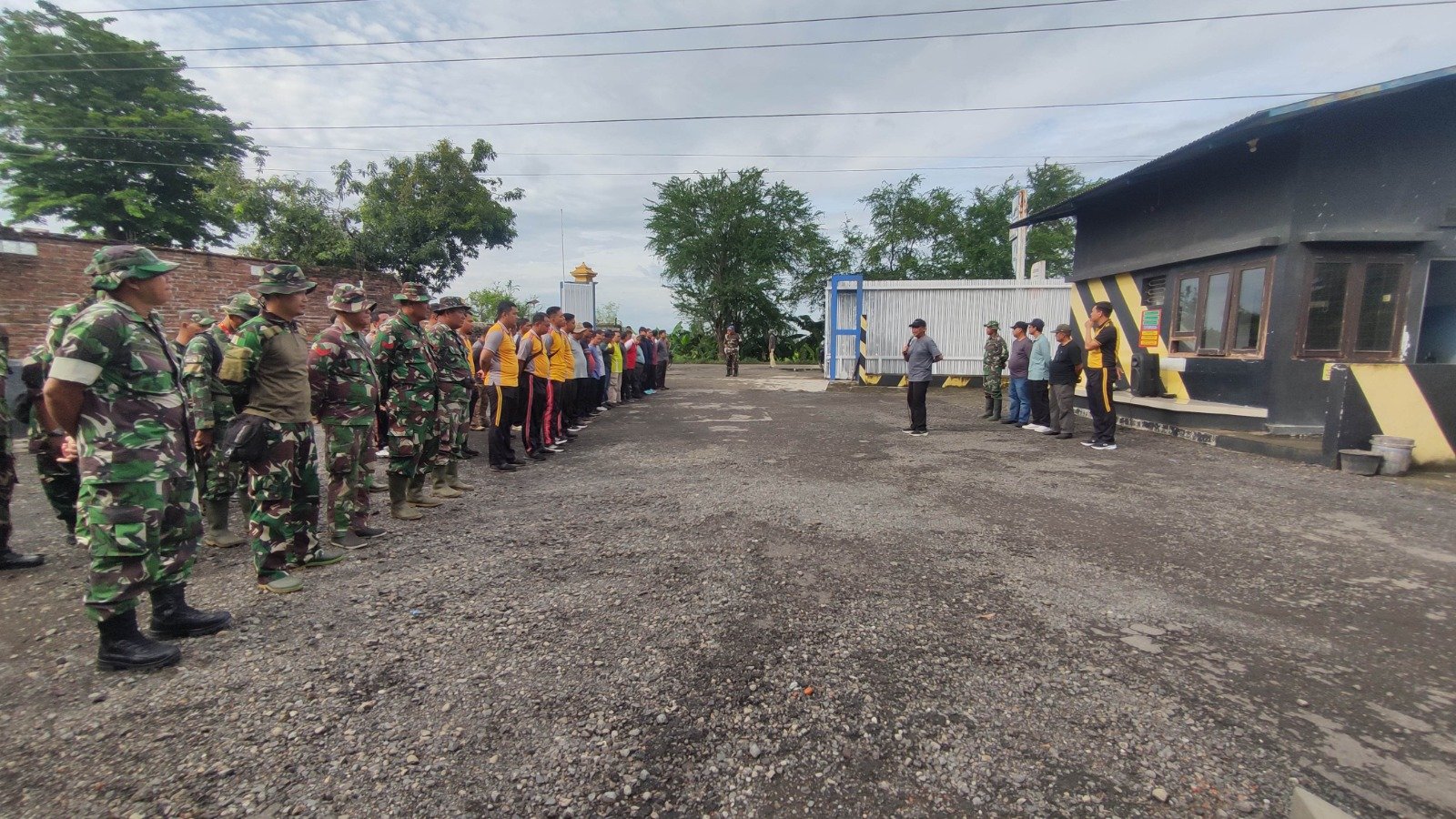 Kodim Pemalang Bersama Forkopimda Gelar Kegiatan Sinergi Jumat Bersih dan Penanaman 70 Pohon Tabebuya