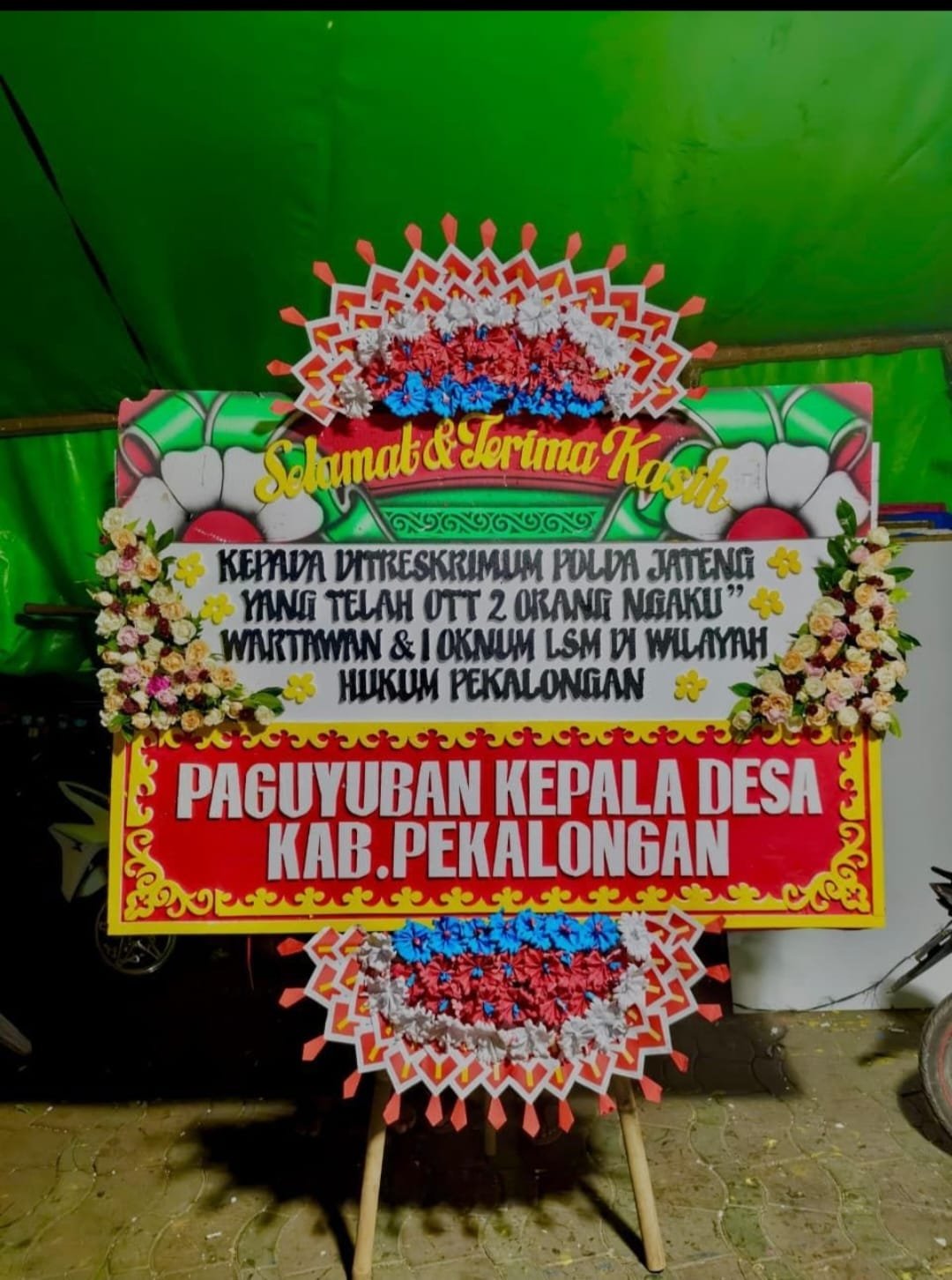 Kalangan Wartawan Sangat Menyayangkan Adanya Karangan Bunga dan Akan Terus Menyoroti Paguyuban Kades Se Kabupaten Pekalongan