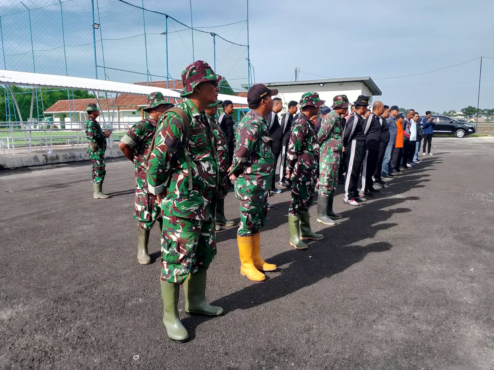 Kodim Pemalang, Polres, dan Pemda Gelar Karya Bakti Jumat Bersih di Kecamatan Taman