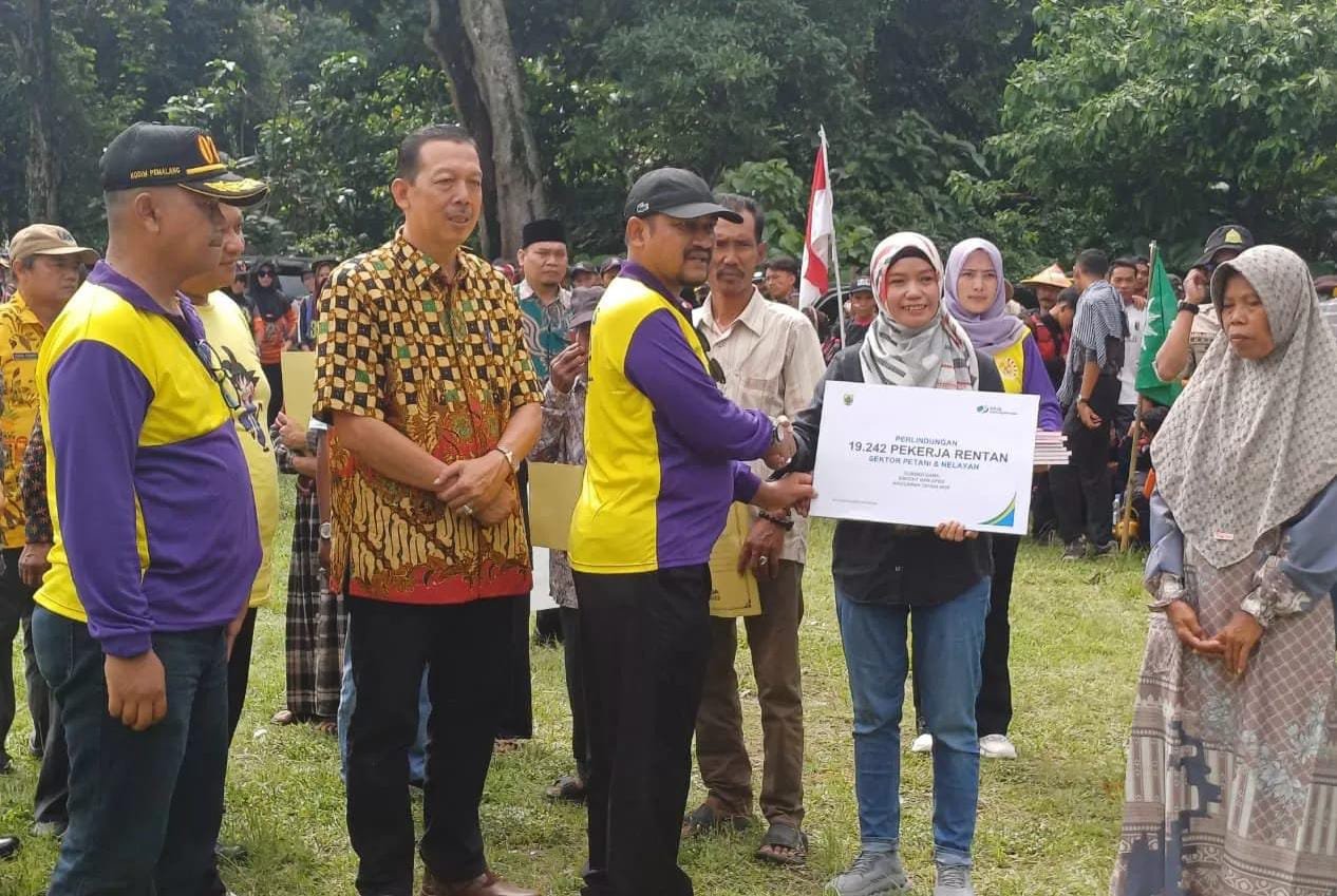 Akmal Fauzi Tukang Kebun di Jepang Dijemput Pemkab Pemalang ” Ikhtiar , Menjaga Memagari Pekerja Rentan , Mengawal Mereka “