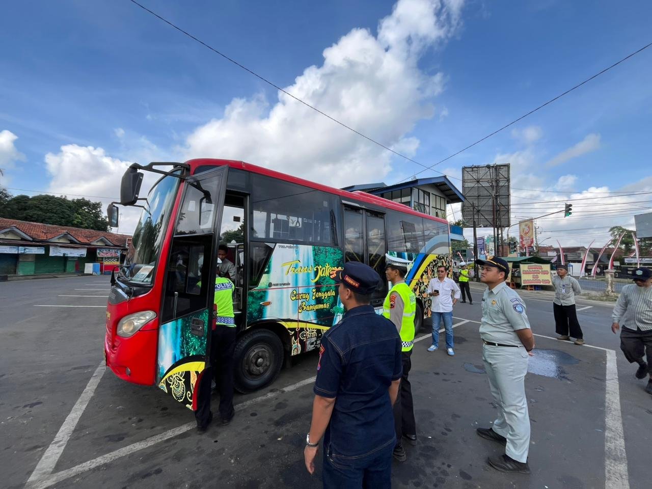 Jelang Operasi Lilin Candi 2025, Polres Purbalingga Gelar Ramp Check dan Periksa Kesehatan Sopir