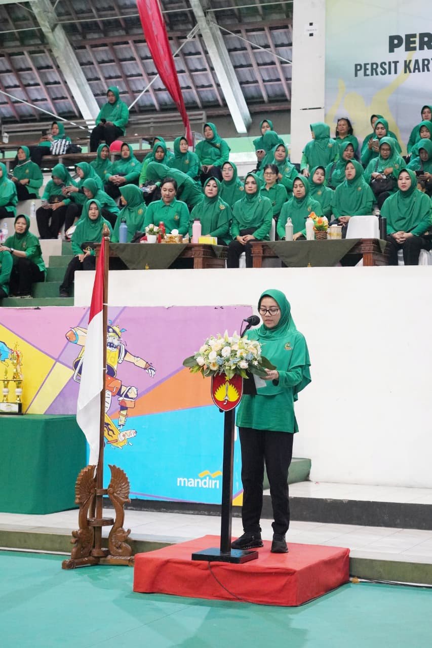 Persit KCK PD IV/Diponegoro Gelar Pertandingan Voli Peringati Hari Ibu 2025