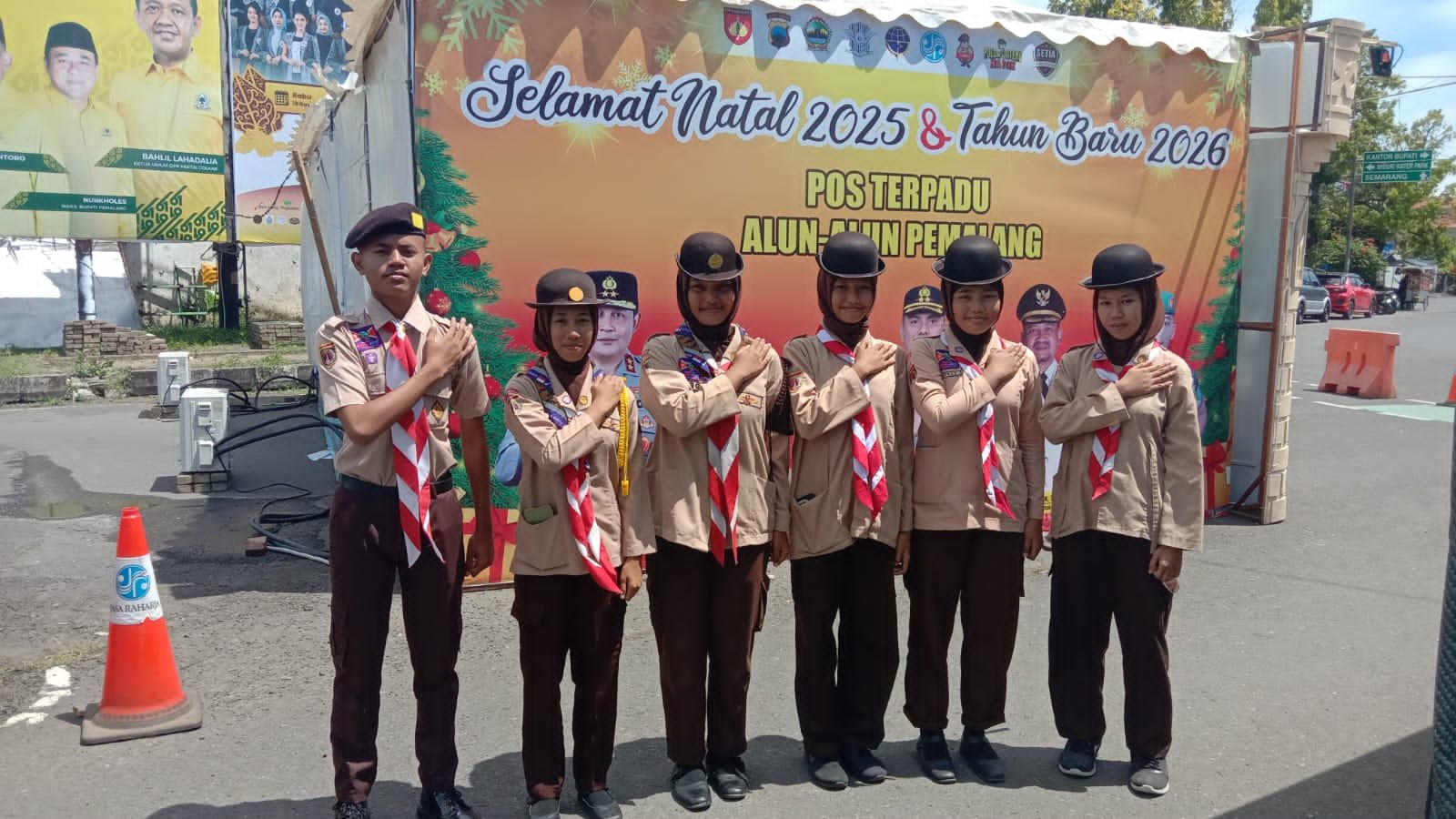 Pramuka Saka Bhayangkara Pemalang Bantu Pengamanan dan Kelancaran di Pos Terpadu Natal 2025 dan Tahun Baru 2026