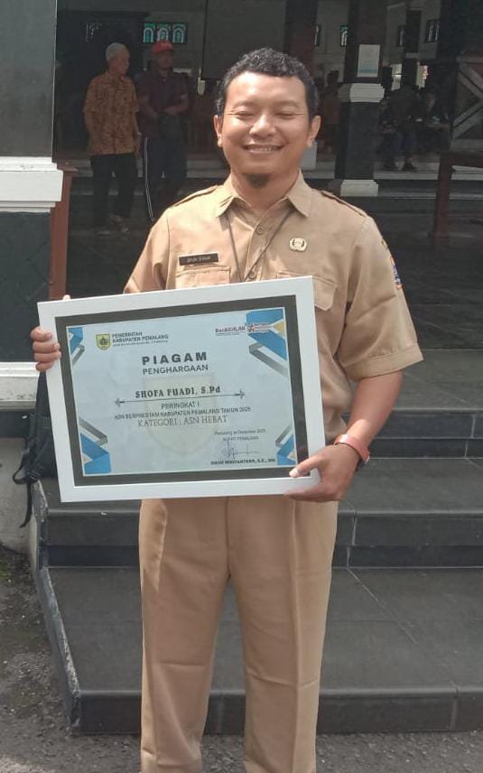 Guru SDN 01 Mulyoharjo Pemalang Terima Piagam.Penghargaan Peringkat 1 Kategori ASN Hebat