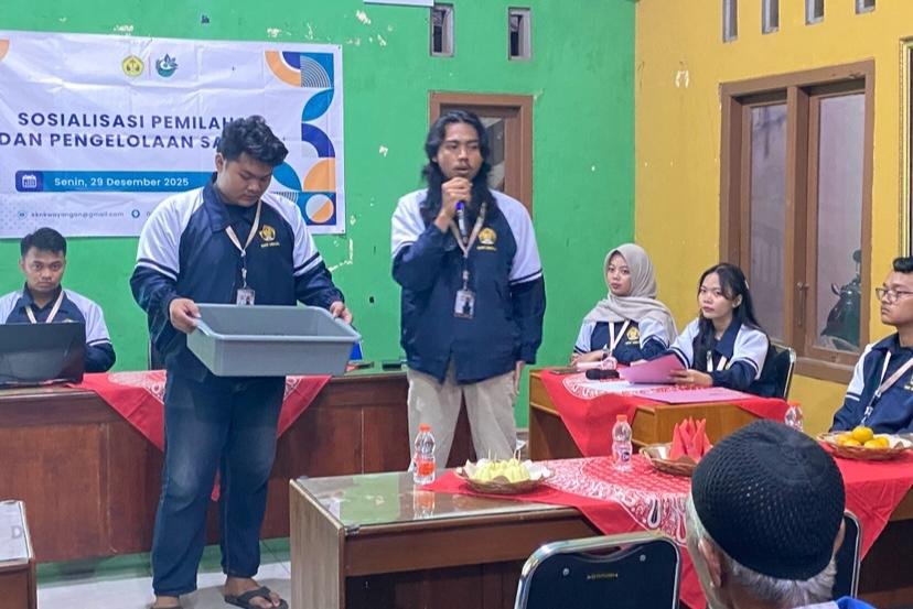 Mahasiswa- Mahasiswi Unikal KKN Ubah Sampah Jadi Pakan Maggot dan Paving Block