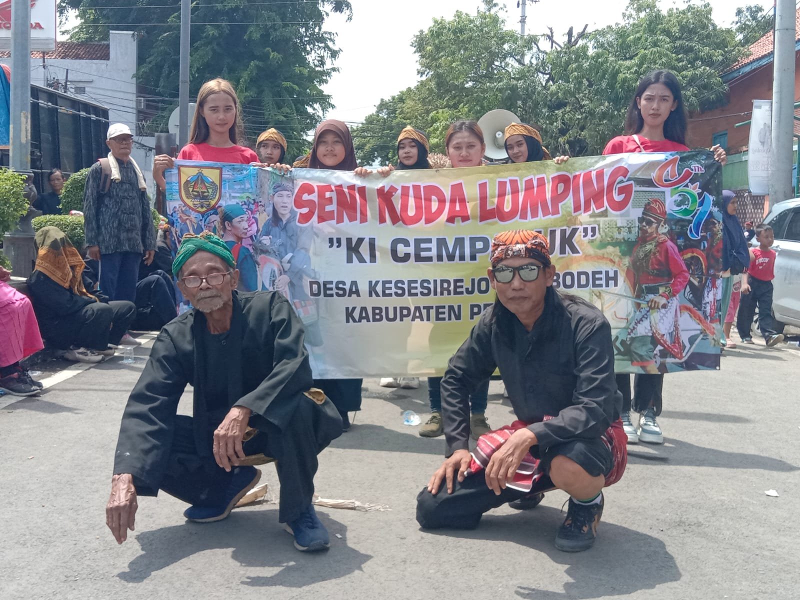 Seniman Kuda Lumping Ki Cempluk Dari Desa Kesesi Rejo Bodeh Ramaikan Karnaval HUT 451 Tahun Pemalang