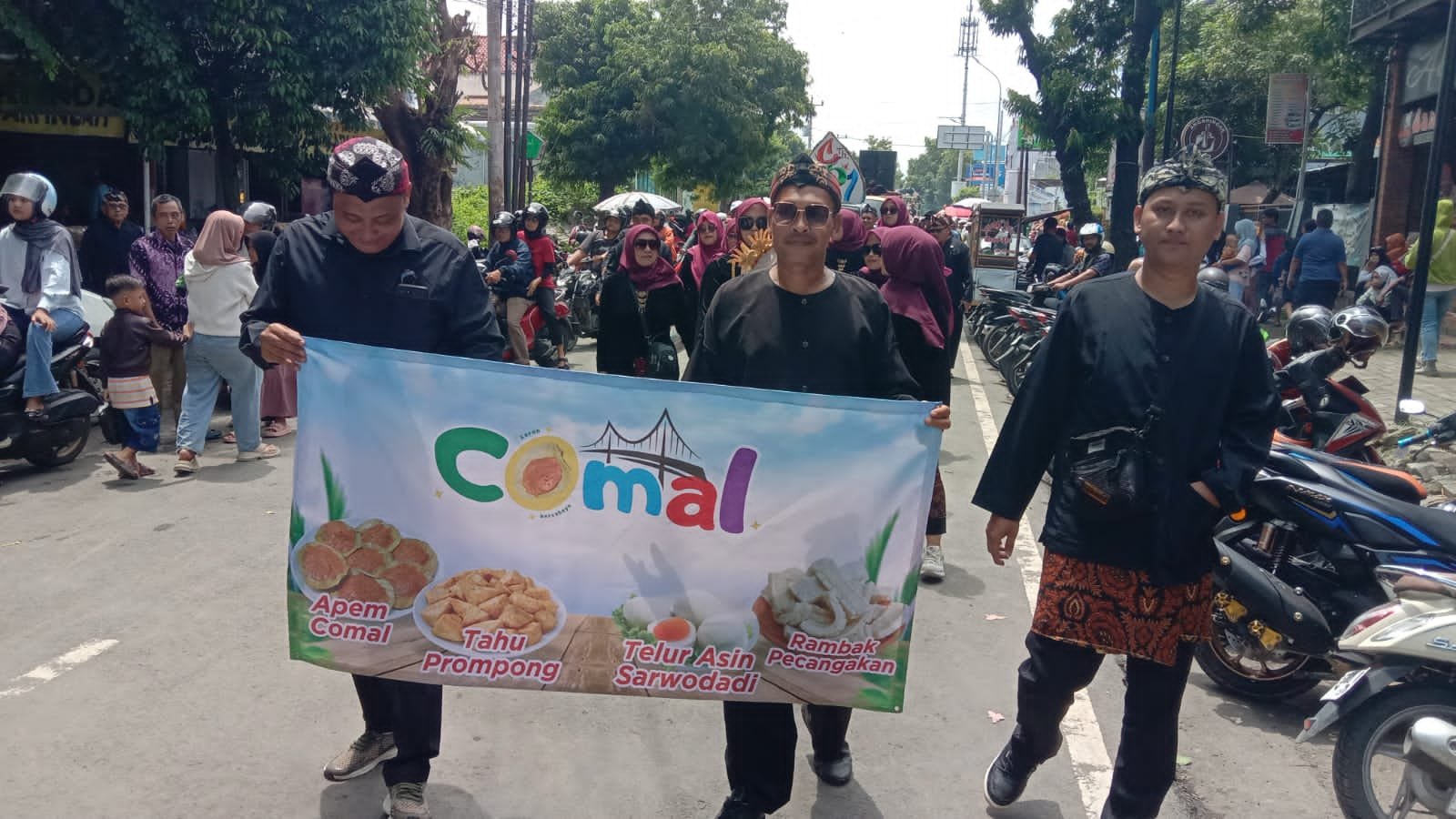 Kecamatan Comal Tampilkan Produk – Produk Kuliner Unggulan Pada Moment Karnaval HUT 451 Tahun Pemalang