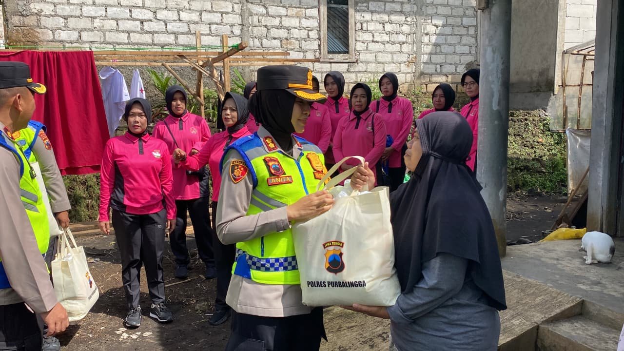 Tanggap Darurat Diperpanjang, Polres Purbalingga Kembali Salurkan Bantuan di Lokasi Bencana