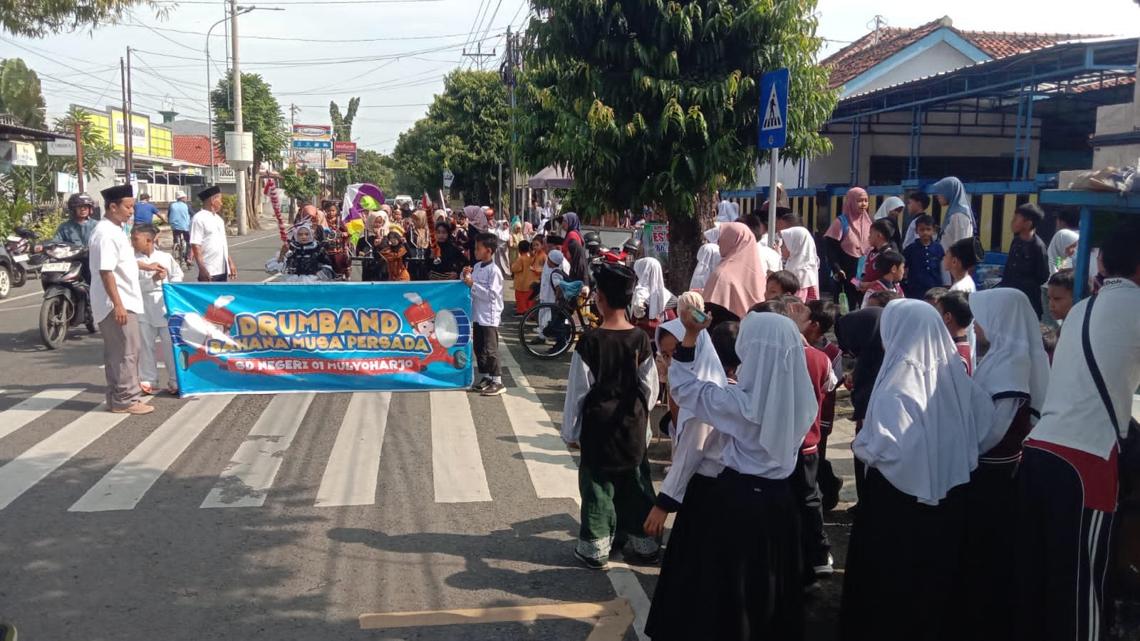 Siswa- Siswi SDN 01 Mulyoharjo Pemalang Gelar Pawai Sambut Bulan Ramadan
