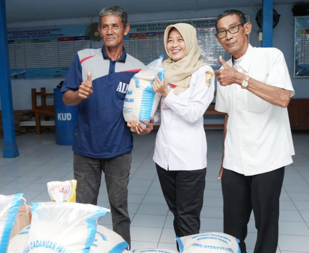 Pemerintah Kabupaten Pemalang Berikan Bantuan Kepada  122 ABK Kapal Akibat Kapal Hanyut 