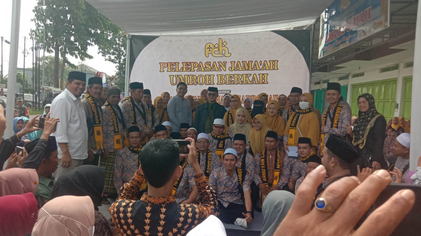 PT.Arroyan Cahaya Harromain Umroh dan Haji Pemalang Berangkatkan Calon Haji , Hajah