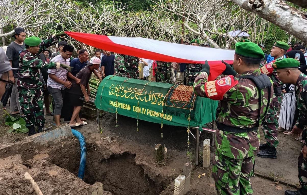 Upacara Persemayaman dan Pemakaman Militer Almarhum Peltu Purwoko Di Pimpin Langsung Komandan Kodim 0711 / Pemalang