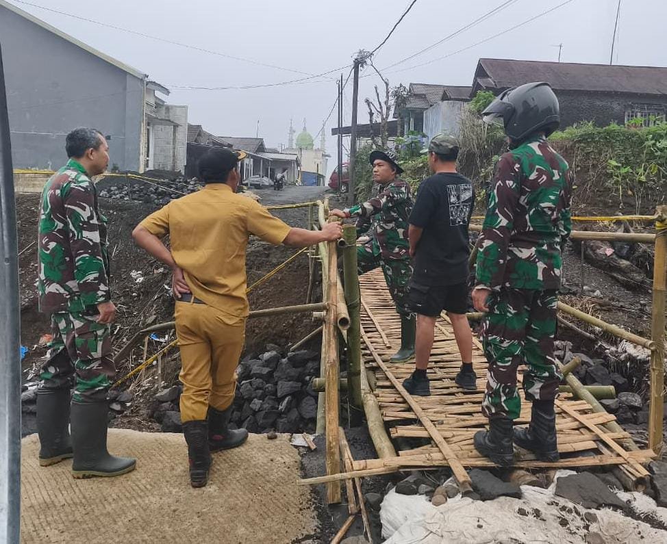 Komandan Kodim 0711/Pemalang Turun Langsung Pantau Pembangunan Jembatan Pascabanjir Bandang di Pulosari