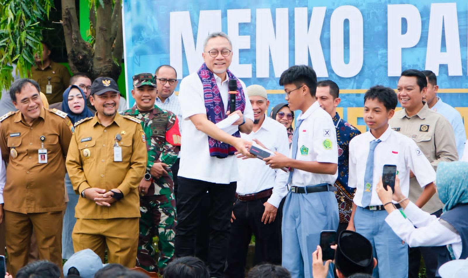 Bupati Pemalang Dampingi Menko Pangan RI ” Pastikan Program MBG di Pemalang Berjalan Baik, 126 Titik Layani 284 Ribu Siswa