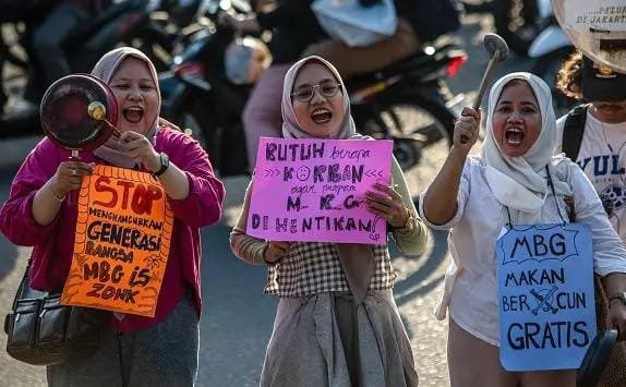 Kaum Emak – Emak dari Pati demo MBG Sampai Turun Ke Jalanan