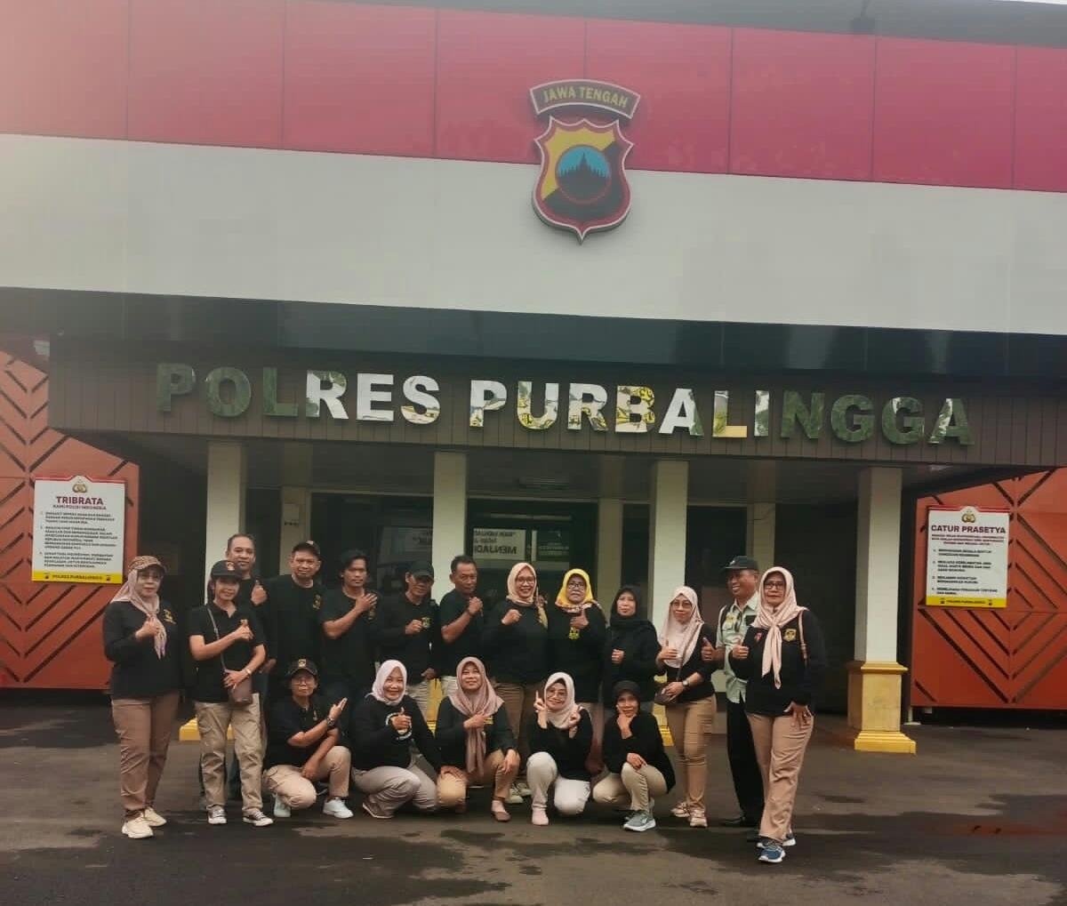 KBPP Polri Resor Purbalingga Adakan Bagi – Bagi Takjil Di Depan Mapolres