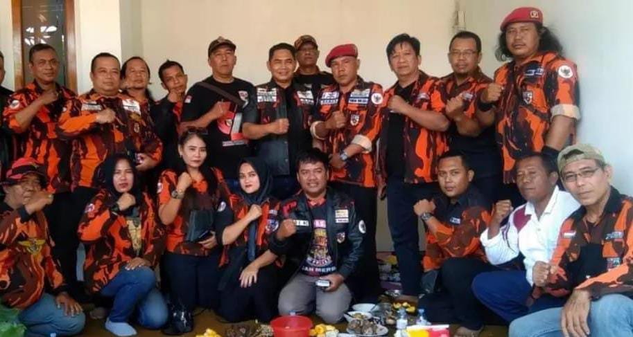 Ormas Pemuda Pancasila Pemalang Berbagi Takjil Depan Kantor Pusat Komando Tebar Kebaikan dan Keberkahan di Bulan Ramadan 1447 H