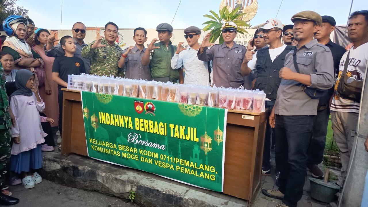 Komandan Kodim 0711/Pemalang Merangkul Komunitas Moge dan Vespa Adakan Kegiatan Bagi – Bagi Takjil Ramadan 1447 H