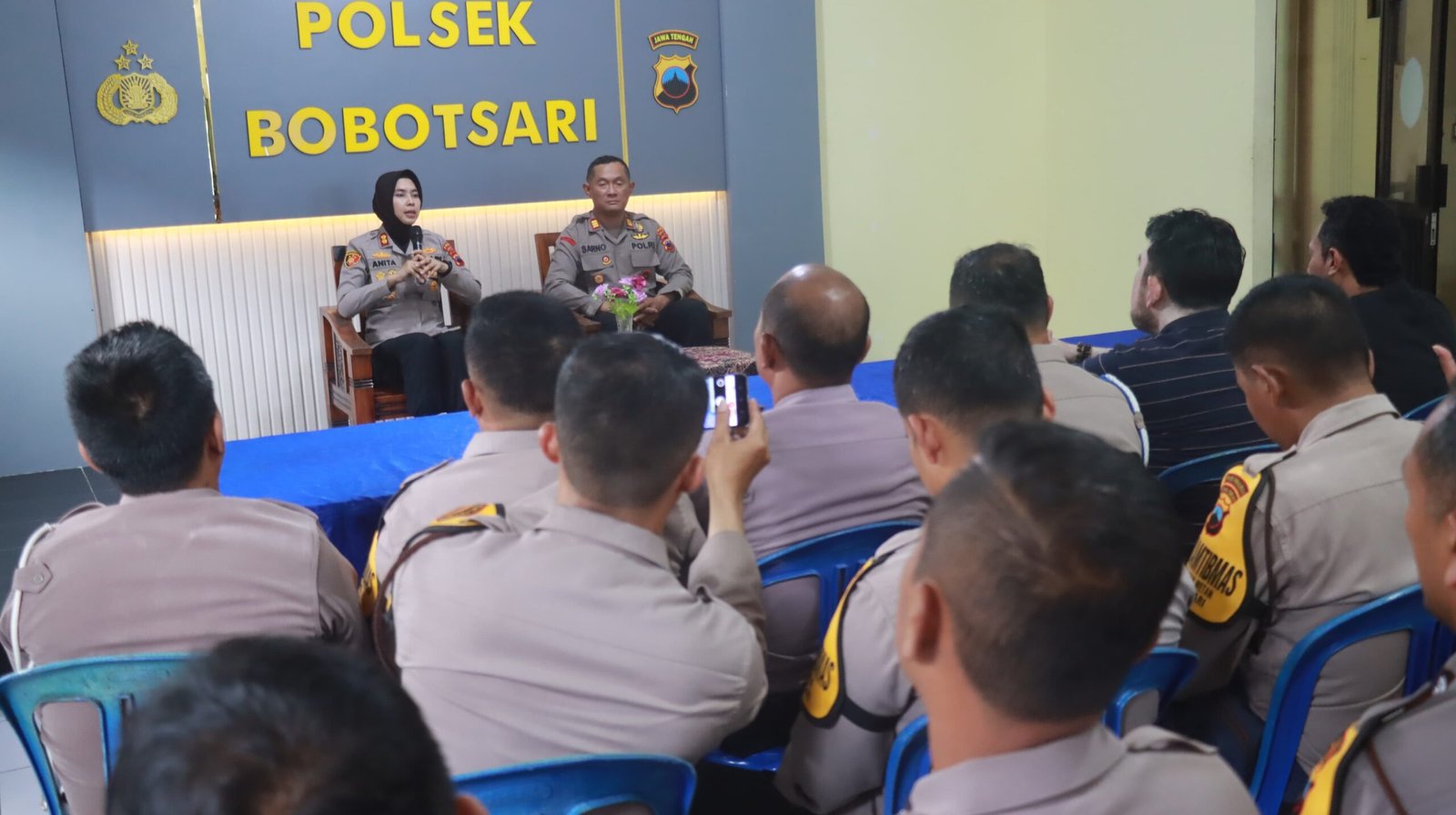 Kunjungi Polsek Bobotsari, Kapolres Purbalingga Tekankan Disiplin dan Pelayanan Masyarakat