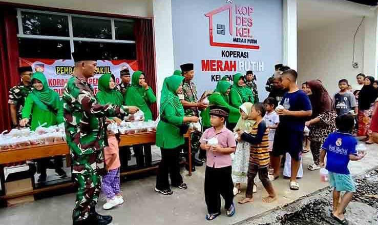 Koramil 01/Pemalang Bersama Persit di Bulan Penuh Berkah dan Maqhfiroh Bagikan 300 Takjil