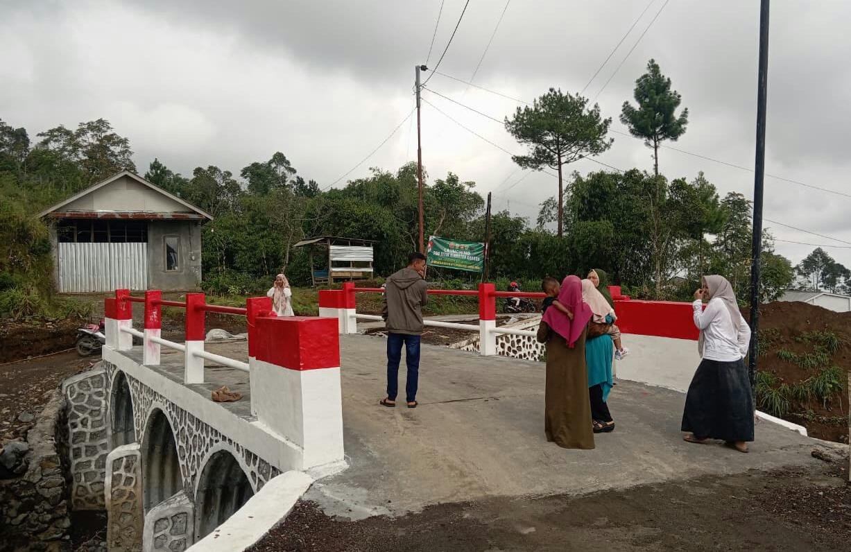 Penuh Kebahagiaan Dirasakan Warga Desa Penakir Pada Hari Kedua Idul Fitri 1447 H Bisa Nikmati Akses Lancar Jembatan Armco Kali Sigintung