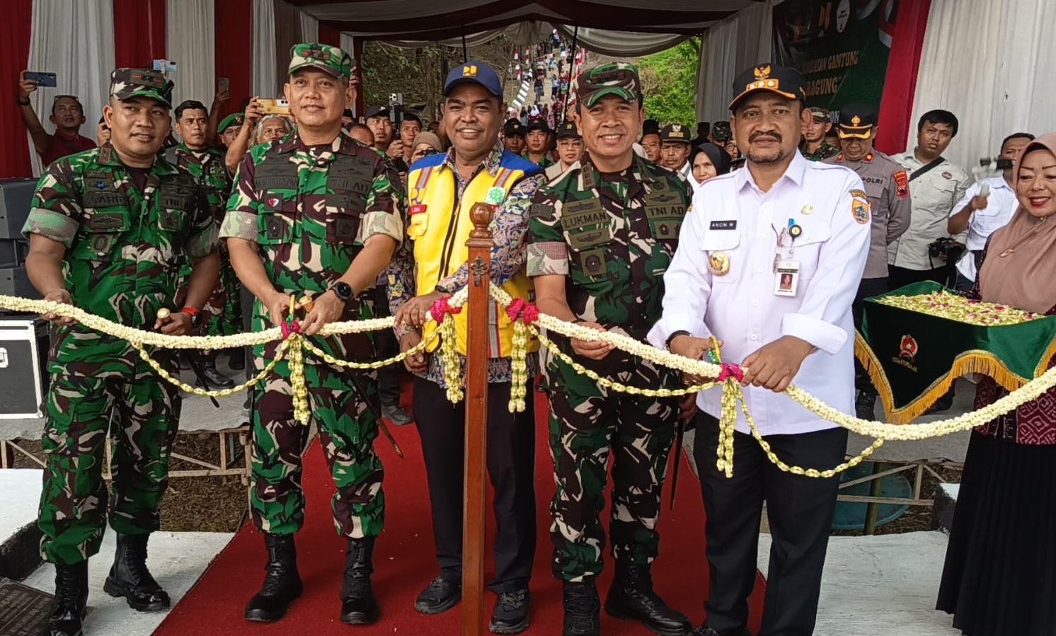 Pangdam IV/Diponegoro Resmikan Jembatan Gantung Bantaragung di Pemalang, Perkuat Akses dan Konektivitas Warga