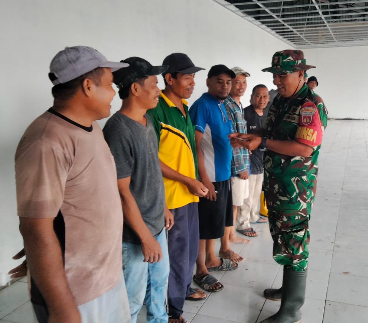 Proses Pembangunan KDKMP Desa Tumbal Pemalang Sedang Berlangsung Babinsa Koramil 04 / Comal Laksanakan Pendampingan