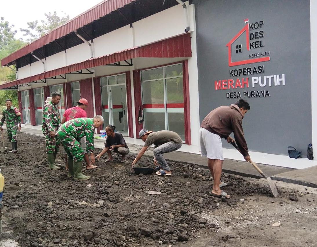 Kebersamaan , Kerja Sama Harmonis Antara Babinsa Purana Pemalang dan Masyarakat