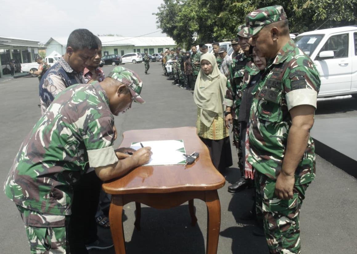 Kasdim Pemalang Serahkan 50 Unit Kendaraan Operasional Koperasi Desa Kelurahan Merah Putih