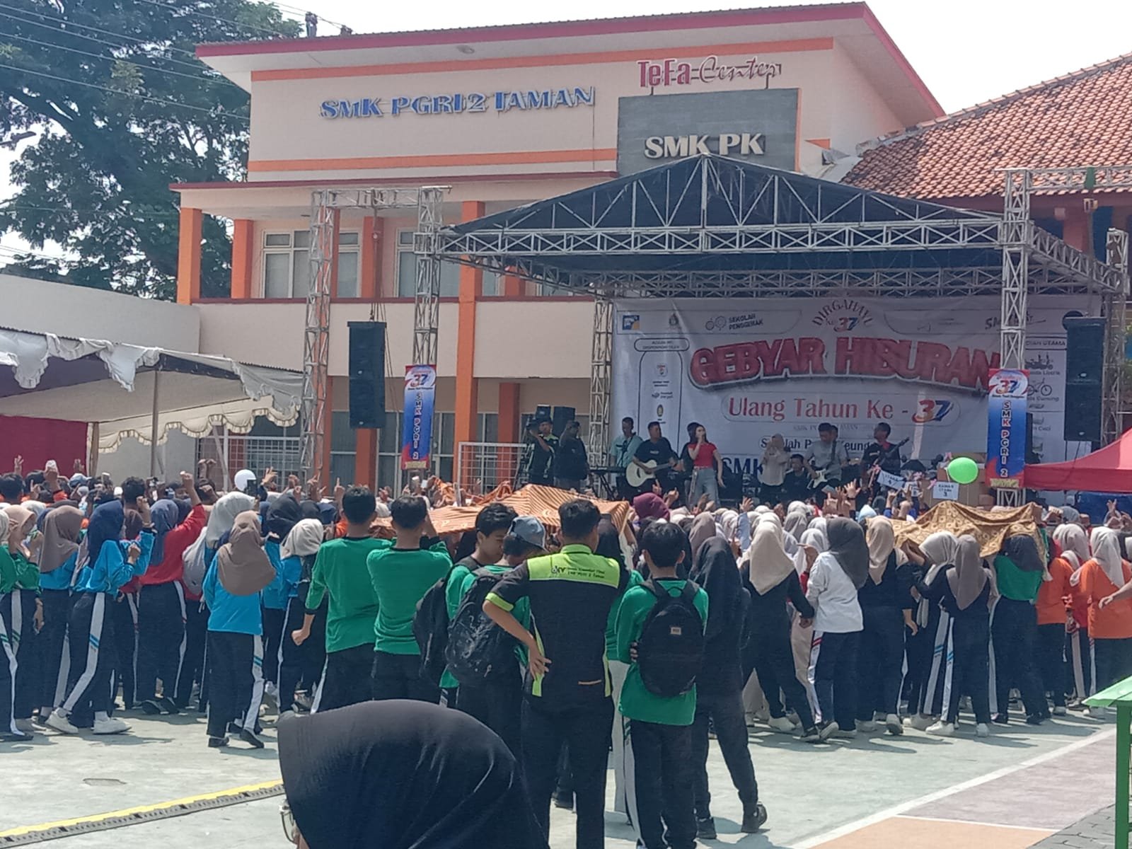 Jalan Sehat Peringati Dies Natalis Ke 37 Tahun SMK PGRI 02 Taman Pemalang