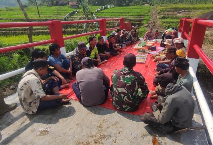 Warga Mendelem Gelar Tasyakuran Jembatan Garuda, Akses Transportasi Kini Lebih Lancar