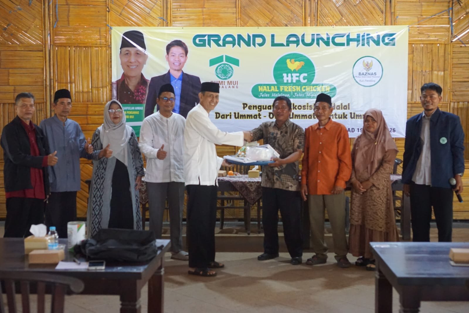 Baznas Pemalang Salurkan Bantuan Modal Usaha Kepada 30 Pedagang Ayam Menjadi Agen Duta Halal Fresh Chicken Badan Usaha Milik ( BUM ) MUI