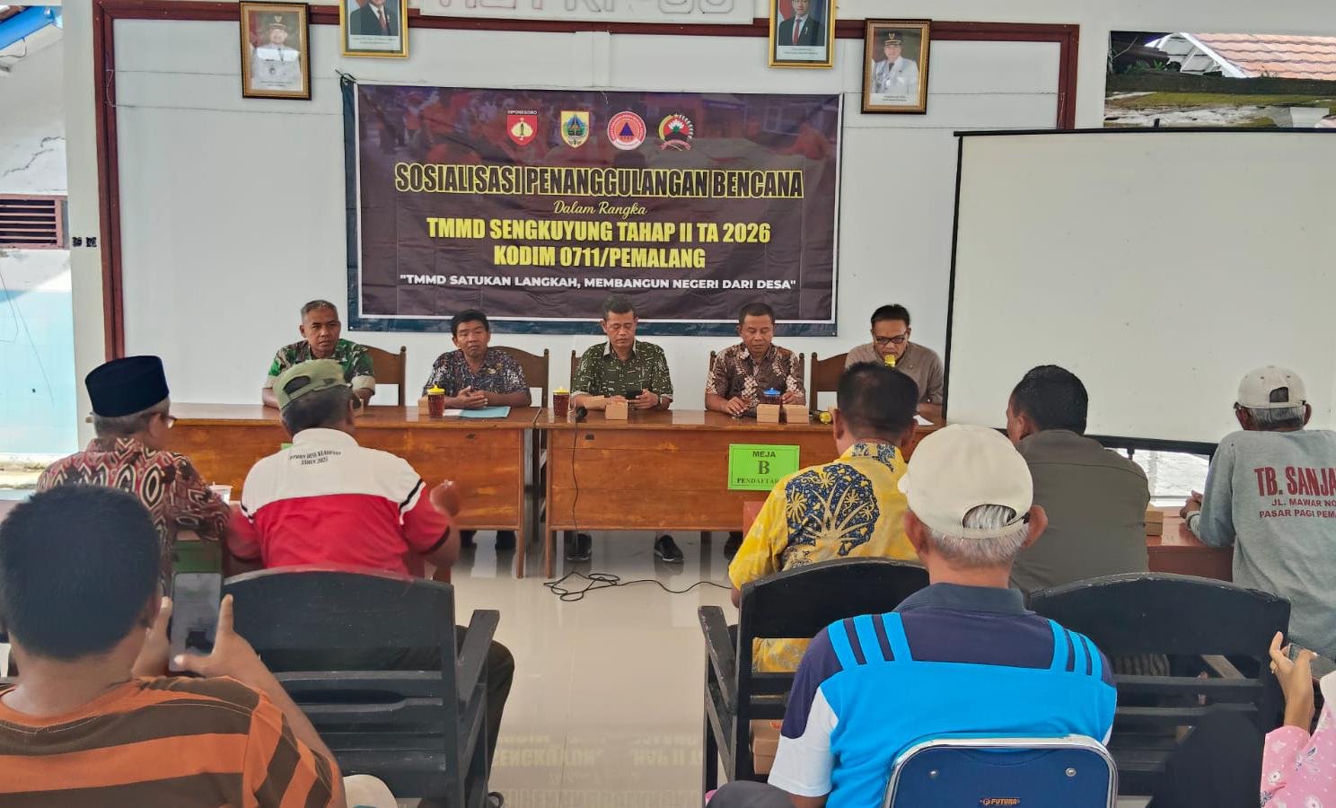 Sosialisasi Pengelolaan Sampah Dan Penanggulangan Bencana Di Desa Klareyan Petarukan Pemalang ” Membangun Desa Aspek Non Fisik “