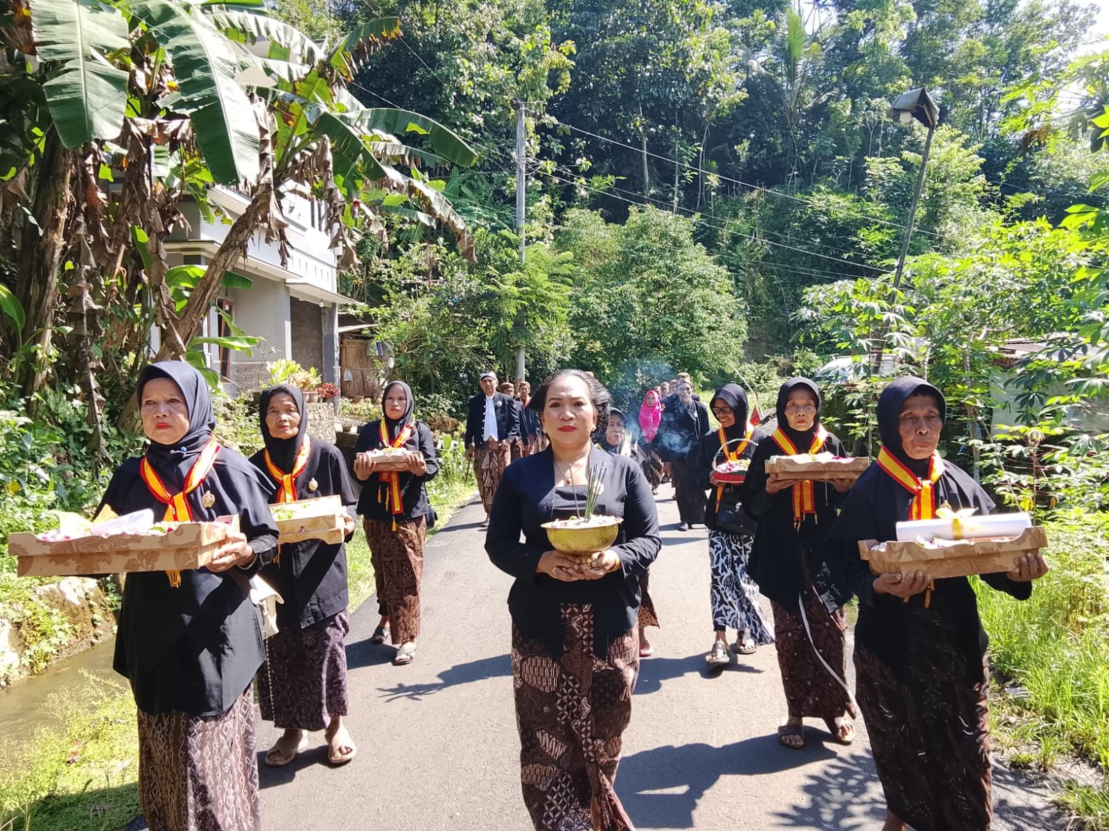 Wilujengan di Makam Girilangan Gumelem, Ikhtiar Menjaga Tradisi dan Identitas Budaya Jawa