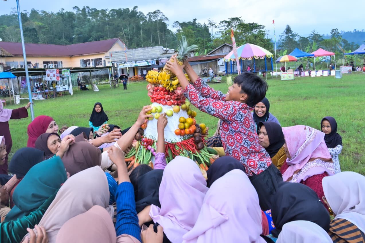 Meriah! Kirab 1.000 Tenong Warnai Ruwat Bumi Desa Sirukun, Potensi Besar Wisata Budaya