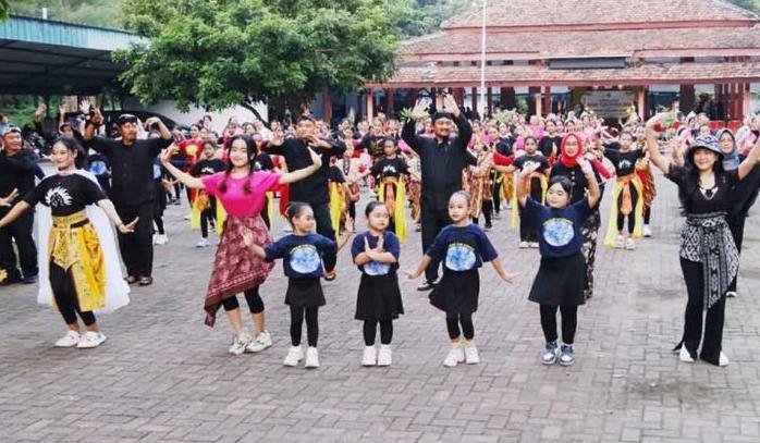 Peringati Hari Tari Sedunia Bupati Pemalang Ajak Seluruh Generasi Penerus Lestarikan Kebudayaan