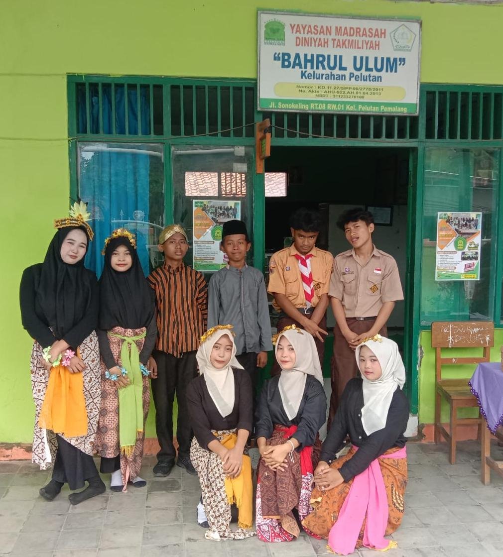 Tasyakuran dan Pelepasan Siswa Kelas IX MTs Bahrul Ulum Pelutan Pemalang Berlangsung Khidmat