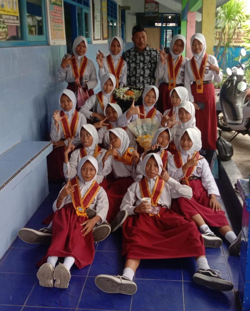 PELEPASAN SISWA KELAS VI SDN 04 PELUTAN PEMALANG, KEPALA SEKOLAH PESANKAN PENTINGNYA AKHLAK DAN SEMANGAT BELAJAR