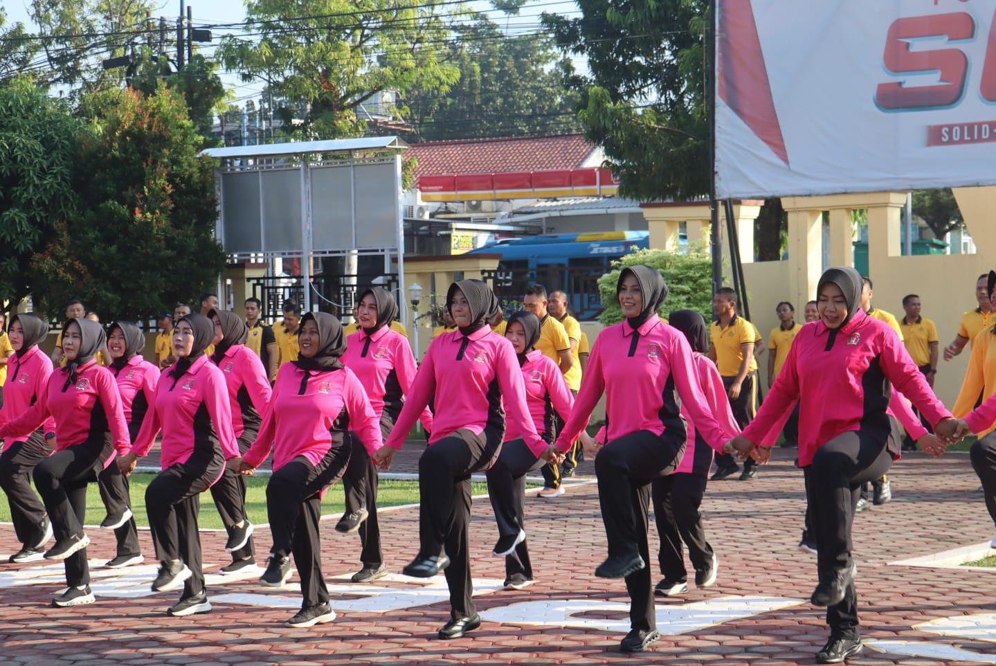 Anggota Polres Pemalang Bersama Bhayangkari Laksanakan Olahraga Pagi untuk Jaga Kebugaran dan Perkuat Kebersamaan