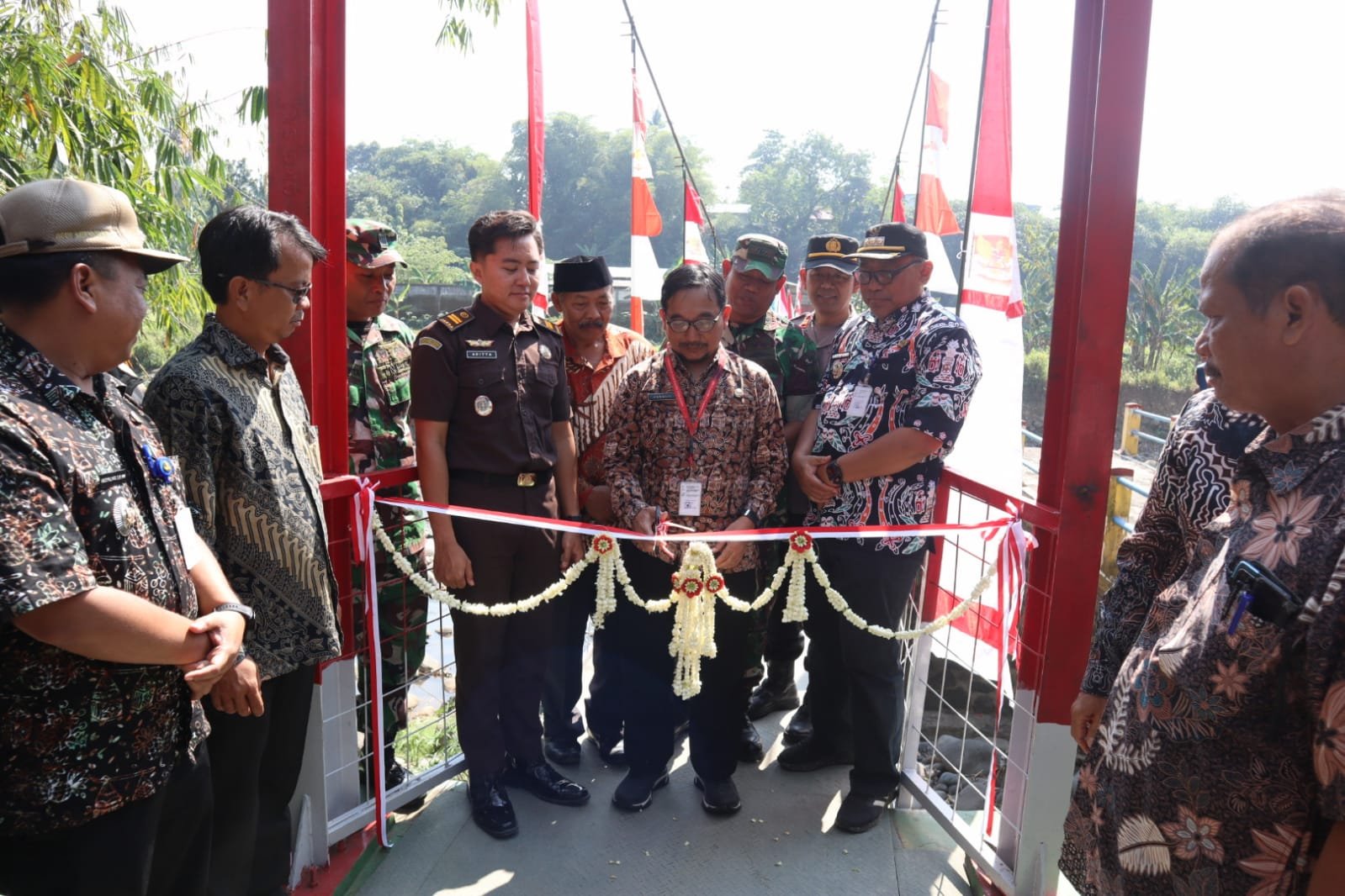 Kadis PUPR Mewakili Bupati Pemalang Yang Diwakilkan Kadis PUPRR Resmikan Jembatan Perintis Garuda Tahap III dan IV Kodam IV/Diponegoro di Desa Sikasur