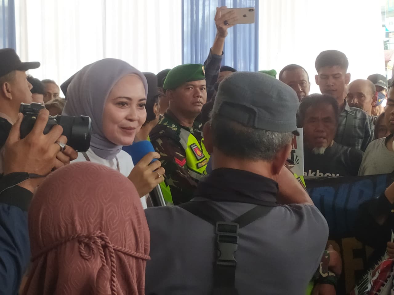 Ratusan Pensiunan Nasabah Mandiri Taspen Gelar Aksi Damai di Purwokerto, Tuntut Penghentian Potongan Dana Pensiun