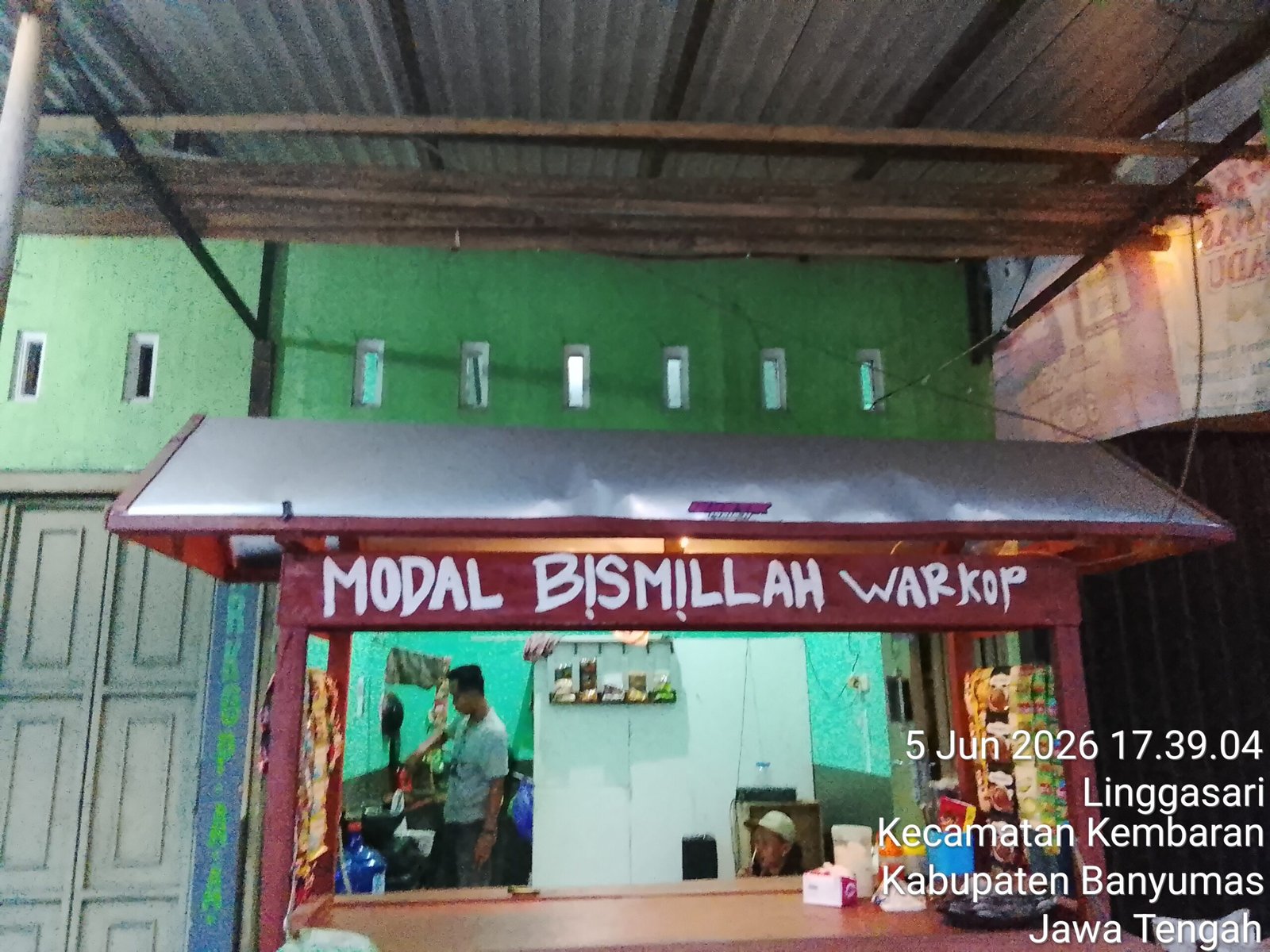 WARKOP MODAL BISMILLAH: Racikan Tangan Sendiri yang Menghangatkan Malam di Pasar Bengkoang