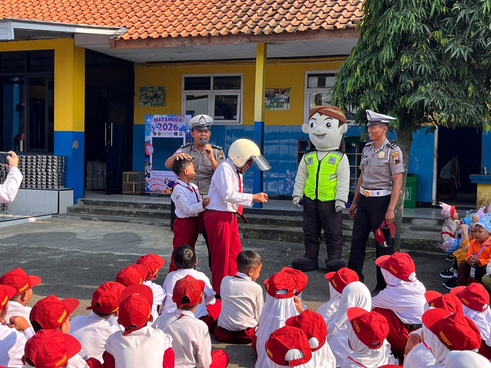 Satlantas Polres Purbalingga Gunakan Badut dan Wayang untuk Tanamkan Budaya Tertib Lalu Lintas Sejak Dini