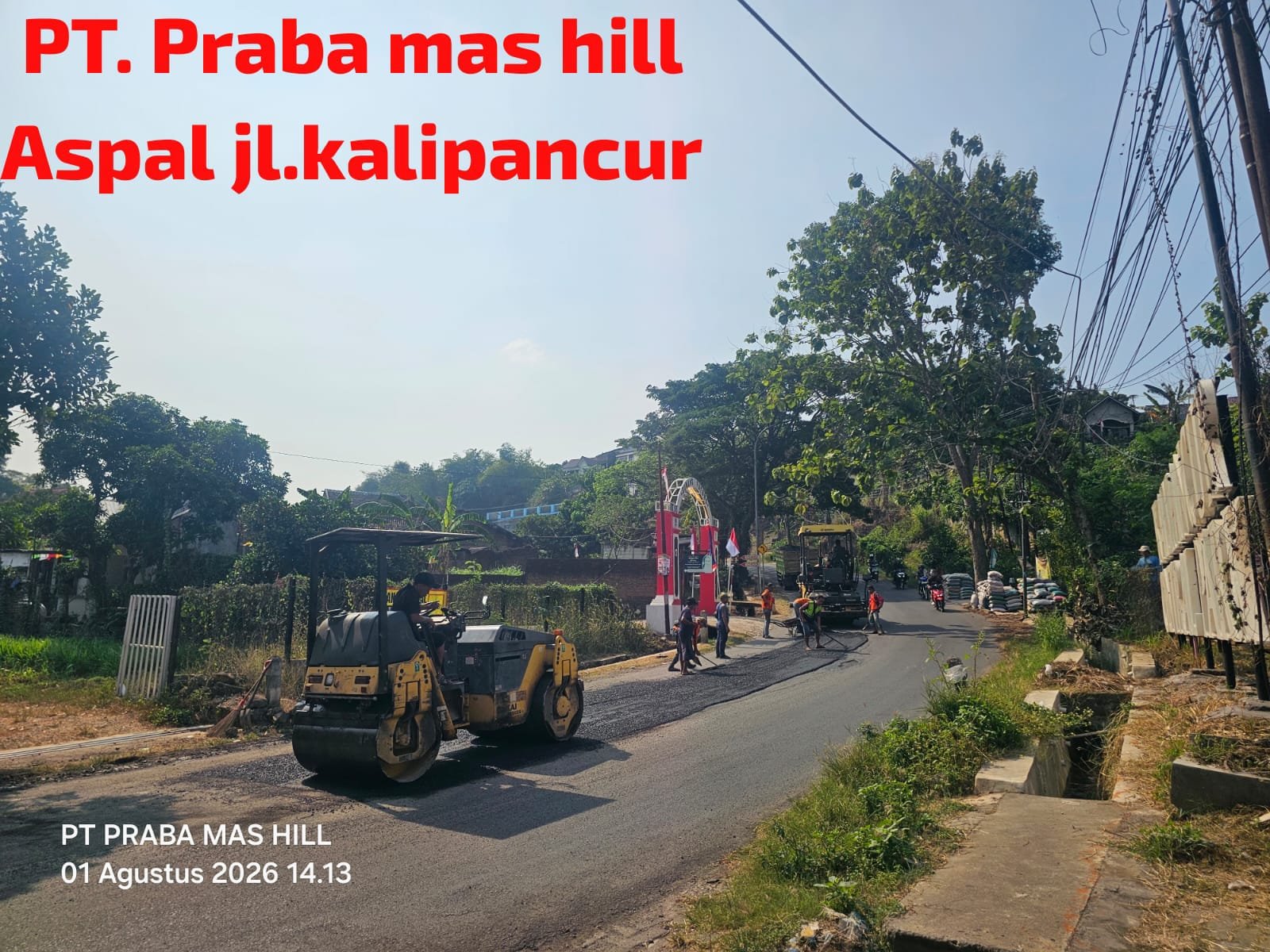 PT Praba Mas Hill Gerak Cepat Aspal Jalan Kalipancur, Wujud Komitmen Tingkatkan Kenyamanan Warga